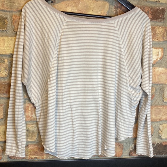 Billabong size SM/Petite taupe and white striped open neck long sleeve - Picture 2 of 3